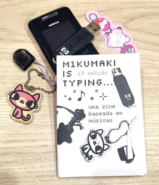 Zine lançamento de Agosto "m1ku.maki is typing...", 1ª edição.